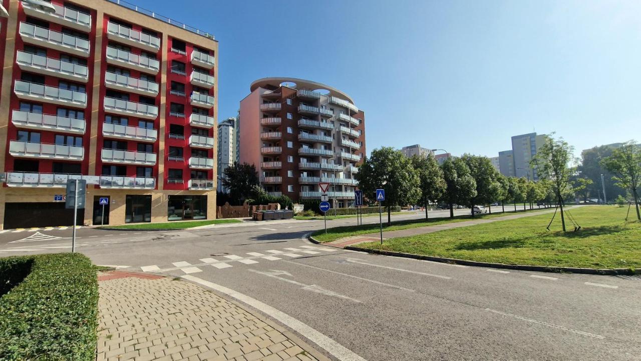 Luxo 2 Room Apartments By Bratislavatrip Экстерьер фото